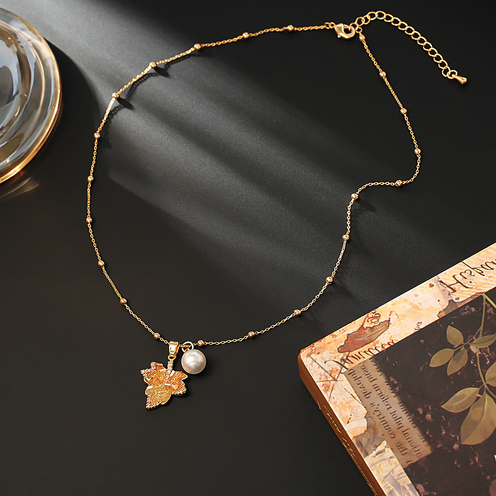 Retro Gradient Crystal Maple Leaf Pearl Necklace